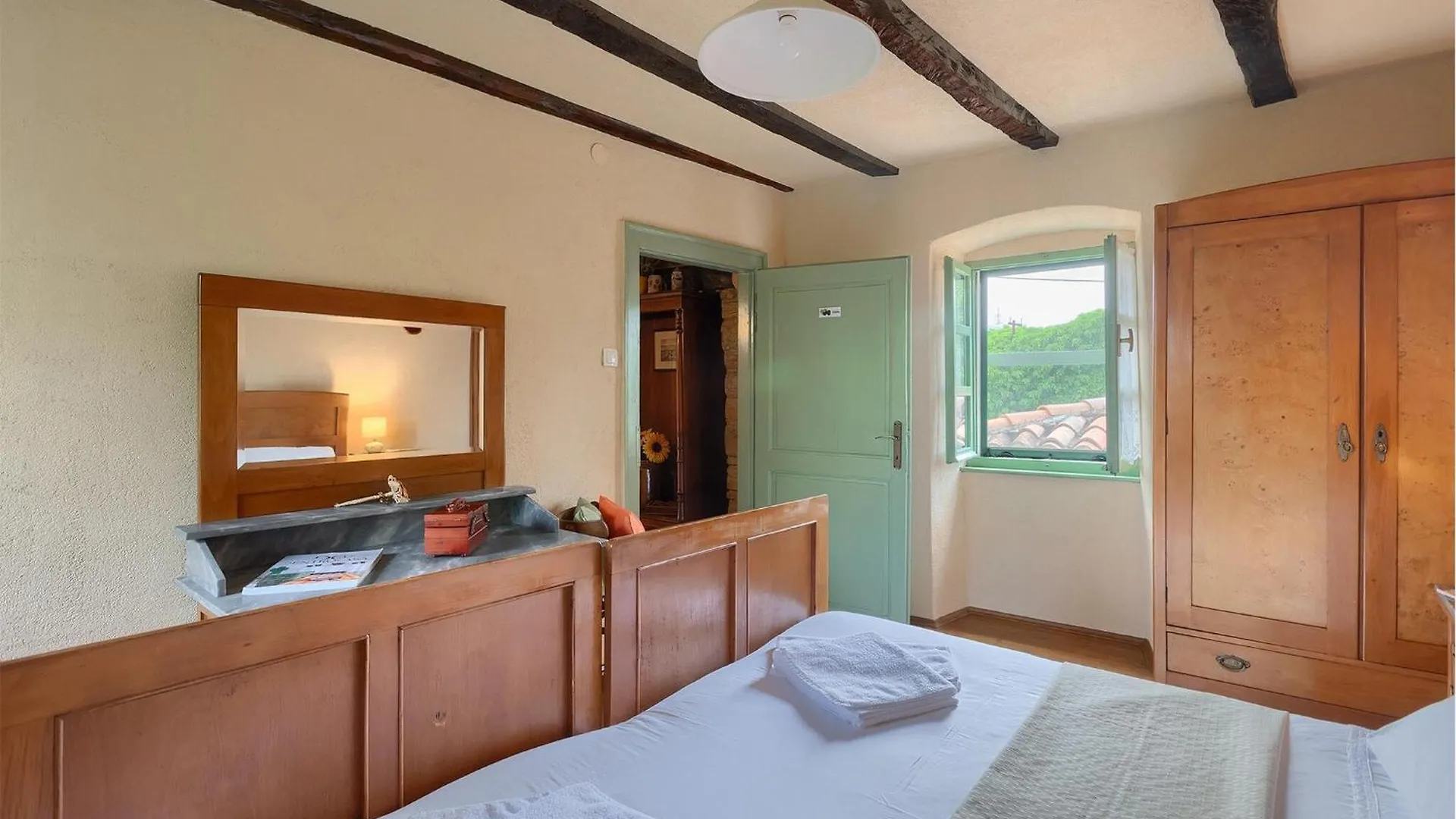 Nice Home In Zatka With Kitchen Kostrcani بيت للعطل